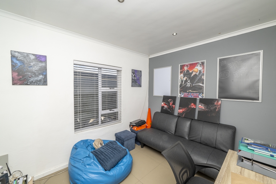 5 Bedroom Property for Sale in Rouxville Western Cape